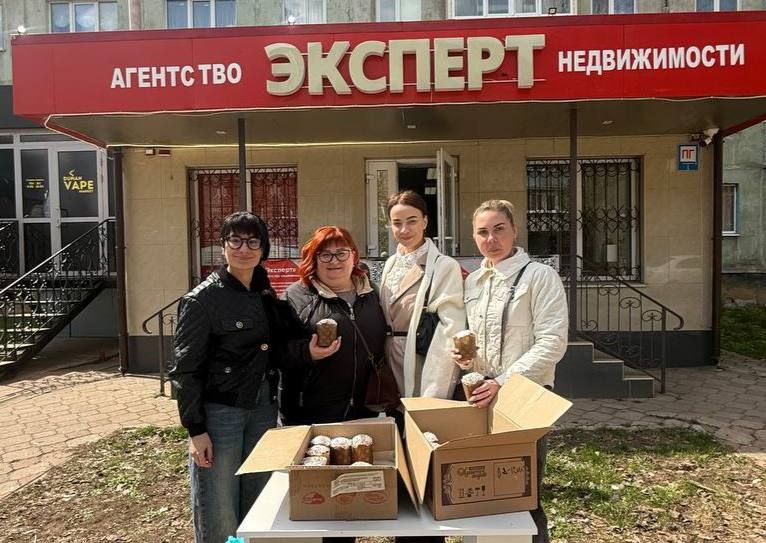 В канун Пасхи в одном из самых многолюдных районов города царило особое настроение, улыбки и оживление В канун Пасхи в одном из самых многолюдных районов города царило особое настроение, улыбки и оживление