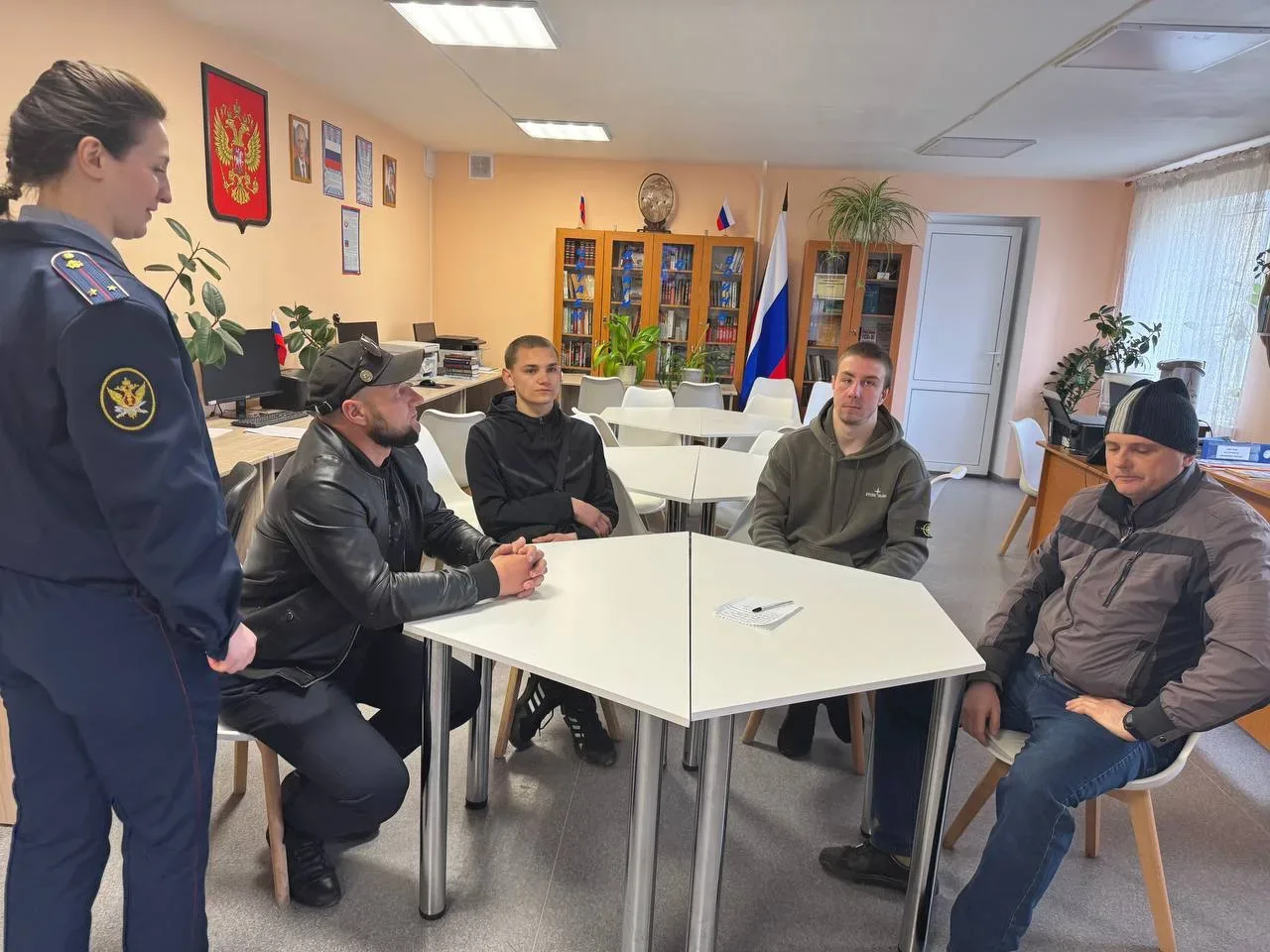 Вчера, 15 апреля, в читальном зале библиотеки для взрослых МБУ «Централизованная библиотечная система города Первомайска» состоялась лекция на тему «Профилактика правонарушений»