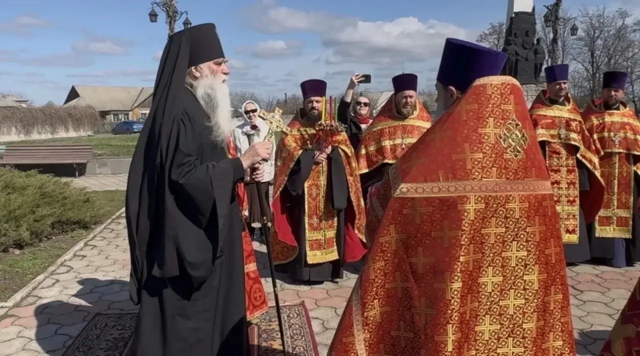 В ЛНР состоялся крестный ход и молебен о мире и благополучии региона