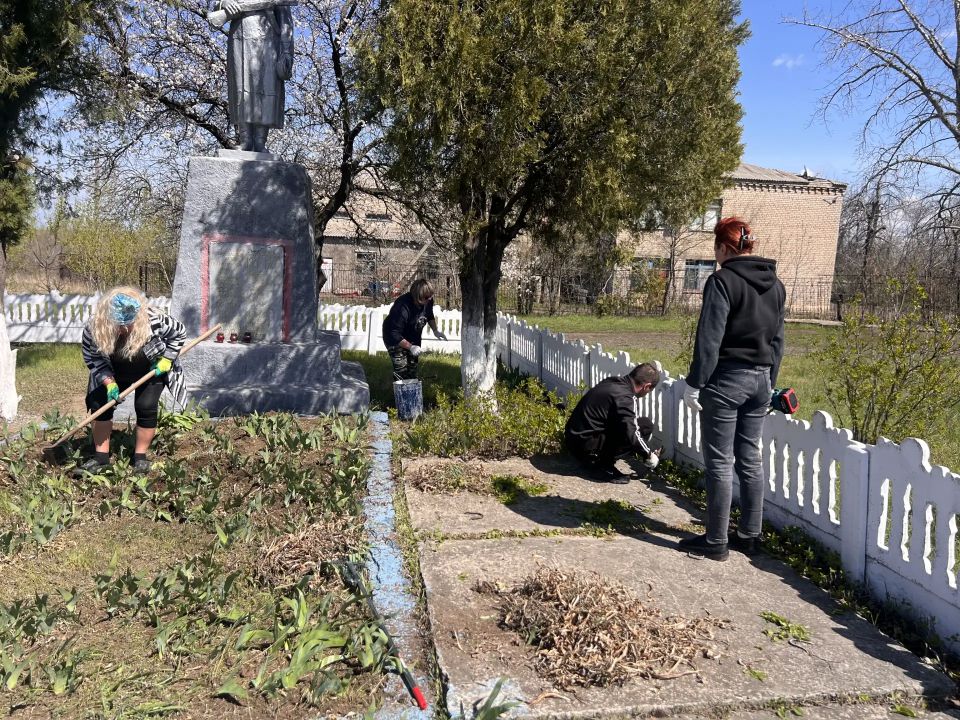 На Краснодонщине продолжаются работы по благоустройству На Краснодонщине продолжаются работы по благоустройству