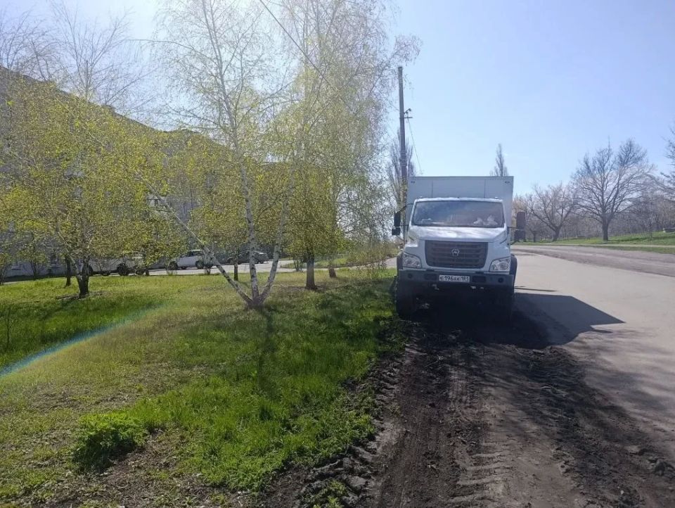 Сегодня сотрудники отдела жизнеобеспечения пгт Ясеновский, пгт Пролетарский совместно с МБУ «РСГР ЛНР», МУП «ЖЭК» г. Ровеньки, активными жителями поселка, а также участниками ТОС провели традиционный субботник по наведению... Сегодня сотрудники отдела жизнеобеспечения пгт Ясеновский, пгт Пролетарский совместно с МБУ «РСГР ЛНР», МУП «ЖЭК» г. Ровеньки, активными жителями поселка, а также участниками ТОС провели традиционный субботник по наведению...