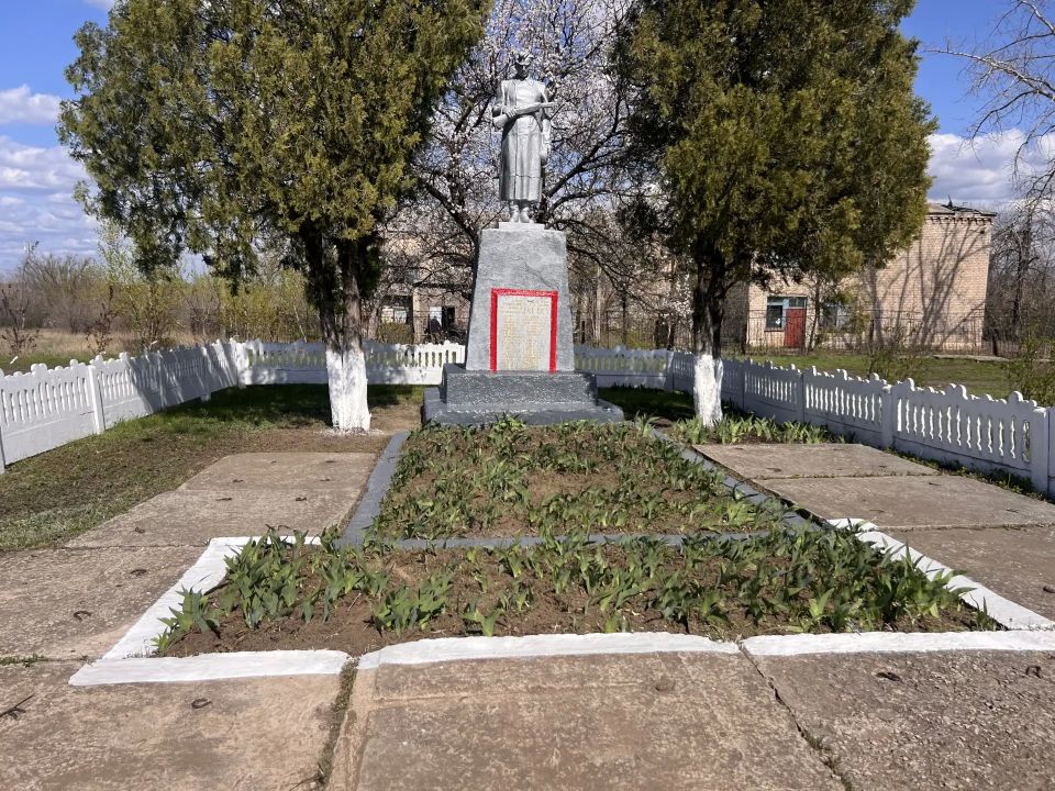 На Краснодонщине продолжаются работы по благоустройству На Краснодонщине продолжаются работы по благоустройству