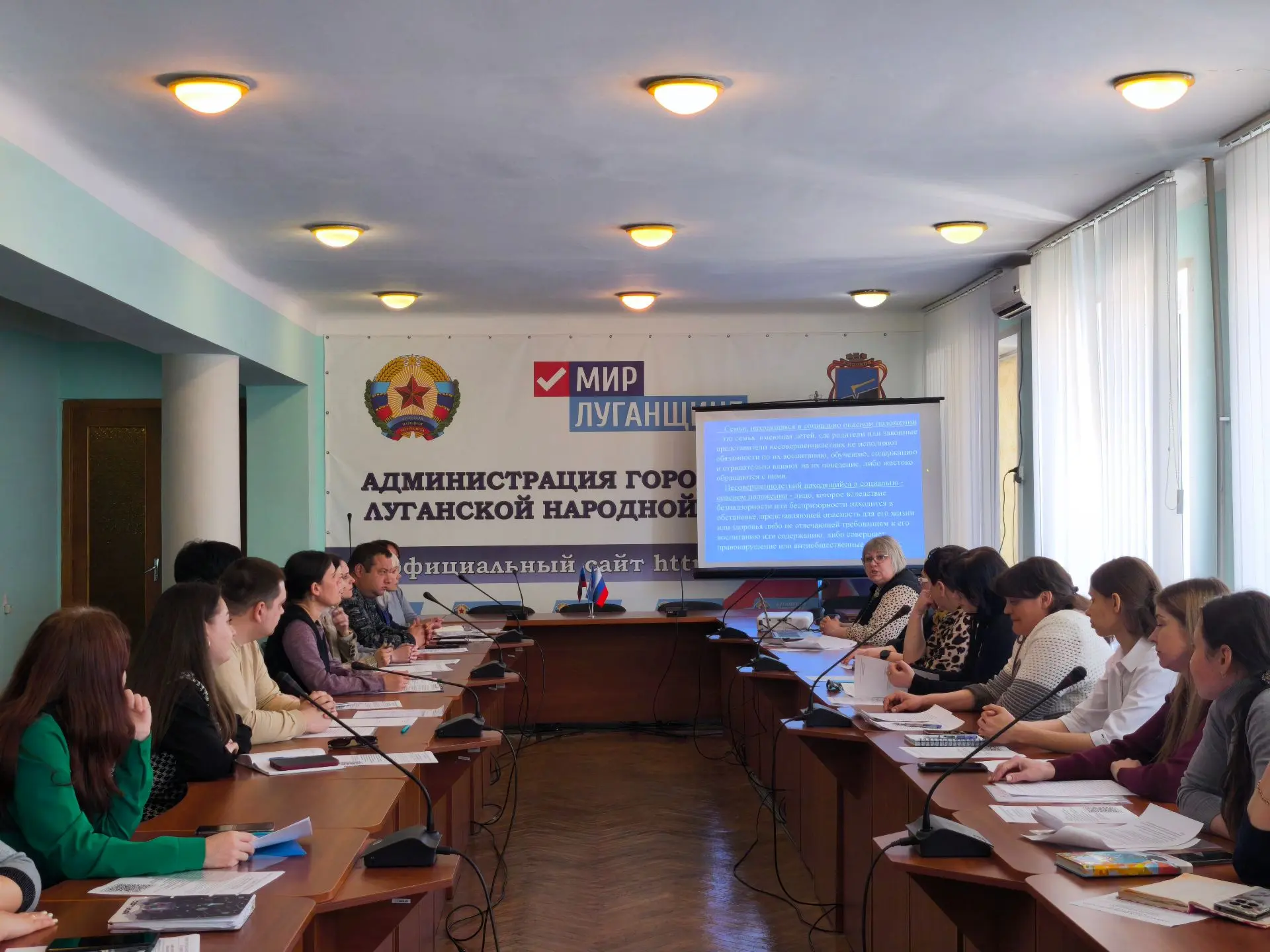 В Кировске обсудили вопросы защиты детства и профилактики семейного неблагополучия В Кировске обсудили вопросы защиты детства и профилактики семейного неблагополучия