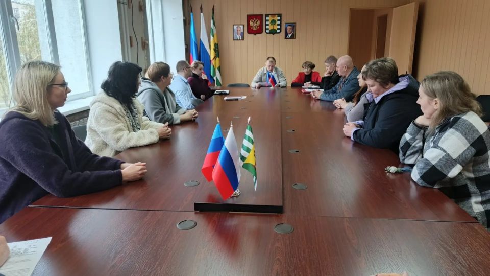 14.04.2026 в здании Администрации Г.о.г. Рубежное состоялись публичные слушания по темам: 14.04.2026 в здании Администрации Г.о.г. Рубежное состоялись публичные слушания по темам: