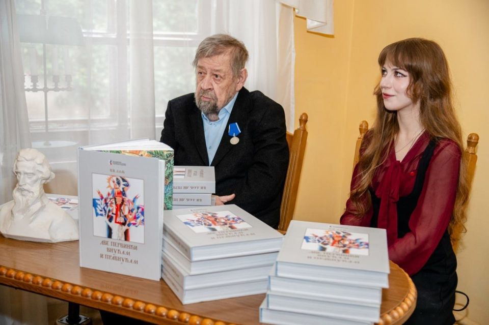Денис Колесников: Принял участие в презентации сборника сказок Владимира Даля, иллюстрированного художниками со всех уголков России