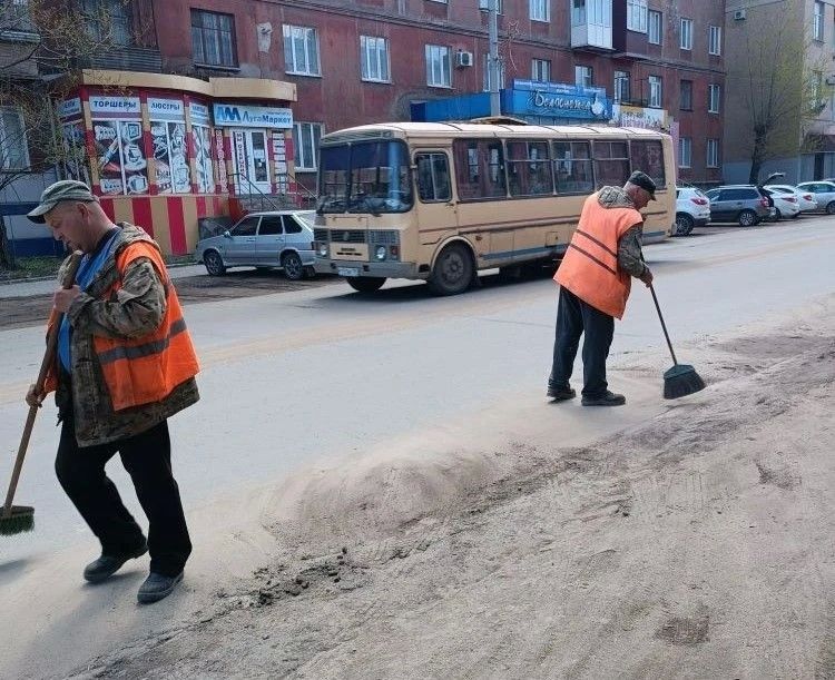 Коммунальными службами проведены работы на территории города Коммунальными службами проведены работы на территории города