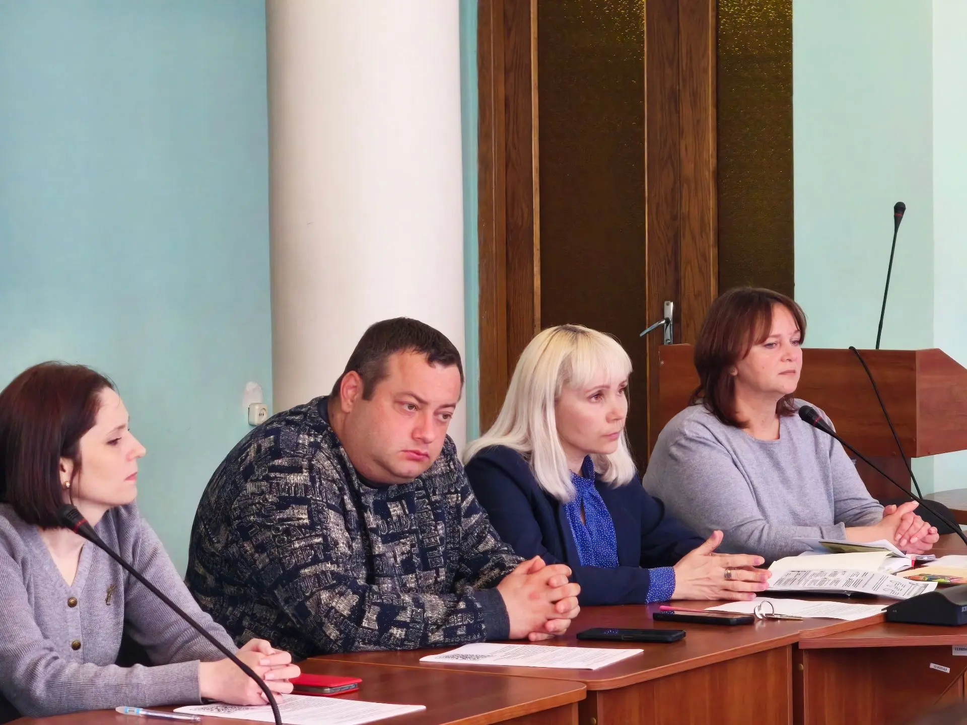 В Кировске обсудили вопросы защиты детства и профилактики семейного неблагополучия В Кировске обсудили вопросы защиты детства и профилактики семейного неблагополучия