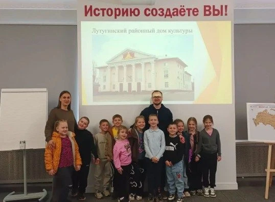 Ученики Лутугинского УВК «Журавлик» посетили Лутугинский районный дом культуры Ученики Лутугинского УВК «Журавлик» посетили Лутугинский районный дом культуры