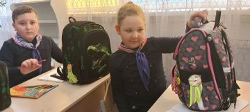 Весенние «смайлики»: юные инспекторы Лутугинской школы №2 подарили детям безопасность