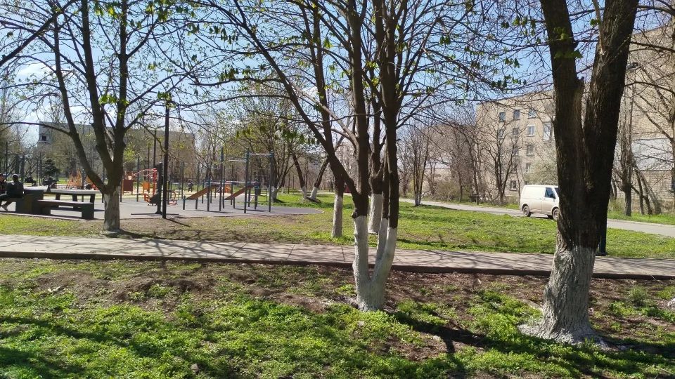 Сотрудники МУП «ЖЭК» благоустроили сквер у памятника «Черный тюльпан» Сотрудники МУП «ЖЭК» благоустроили сквер у памятника «Черный тюльпан»