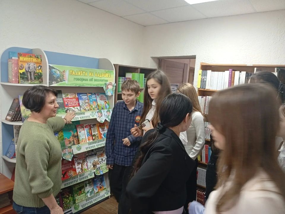 В Лутугинской Районной библиотеке для детей прошла беседа у выставки-размышления ко Дню экологических знаний В Лутугинской Районной библиотеке для детей прошла беседа у выставки-размышления ко Дню экологических знаний