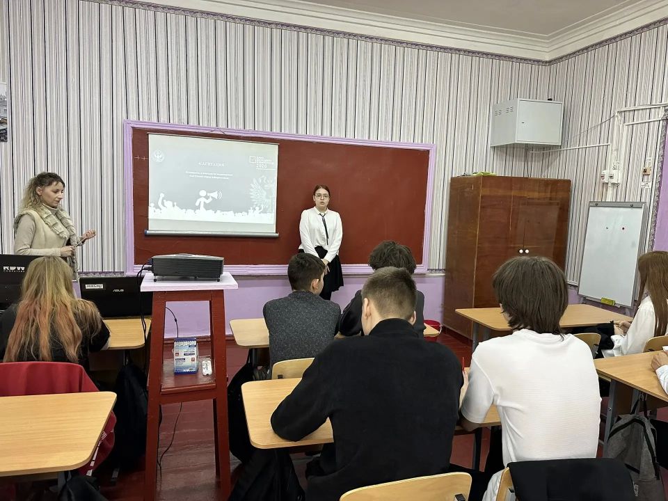 Председатель УИК Красного Луча провела информационный час для девятиклассников Председатель УИК Красного Луча провела информационный час для девятиклассников