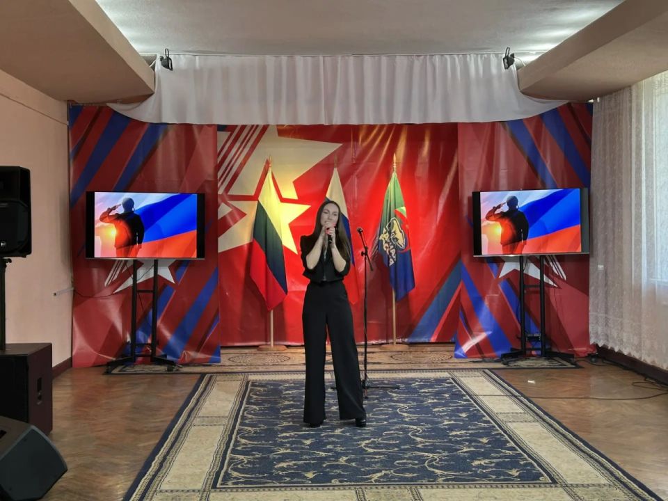 В Красном Луче торжественно проводили призывников на срочную службу В Красном Луче торжественно проводили призывников на срочную службу