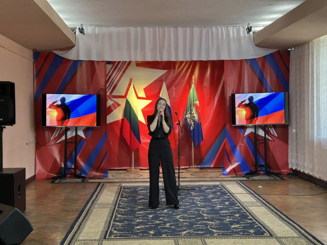 В Красном Луче торжественно проводили призывников на срочную службу В Красном Луче торжественно проводили призывников на срочную службу