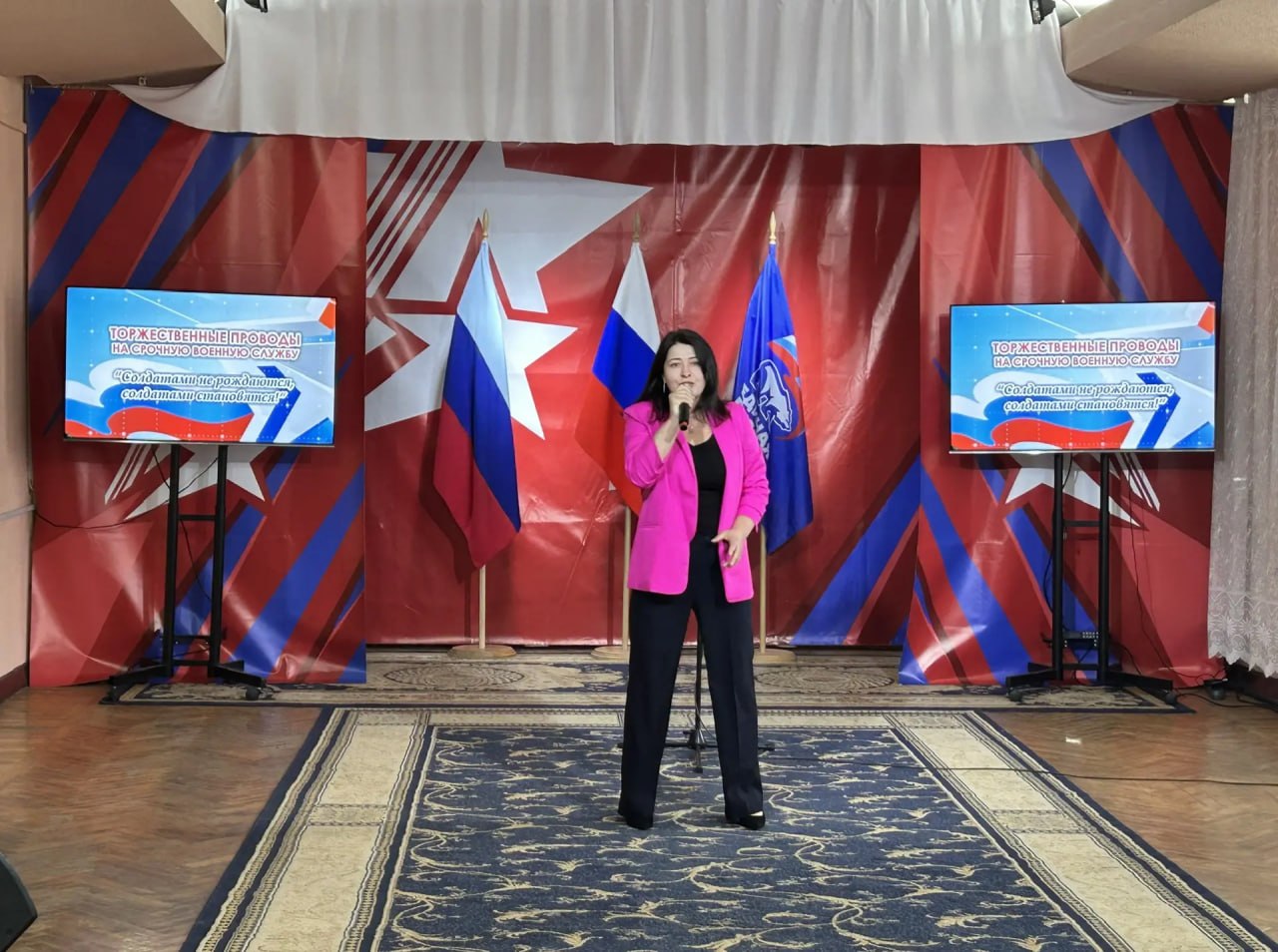 В Красном Луче торжественно проводили призывников на срочную службу В Красном Луче торжественно проводили призывников на срочную службу