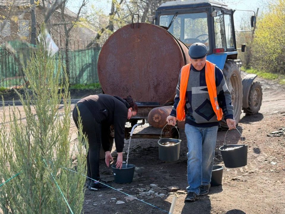 Сергей Колягин: Важность озеленения городских территорий трудно переоценить: оно не только преображает облик общественных зон, но и способствует улучшению экологической обстановки Сергей Колягин: Важность озеленения городских территорий трудно переоценить: оно не только преображает облик общественных зон, но и способствует улучшению экологической обстановки