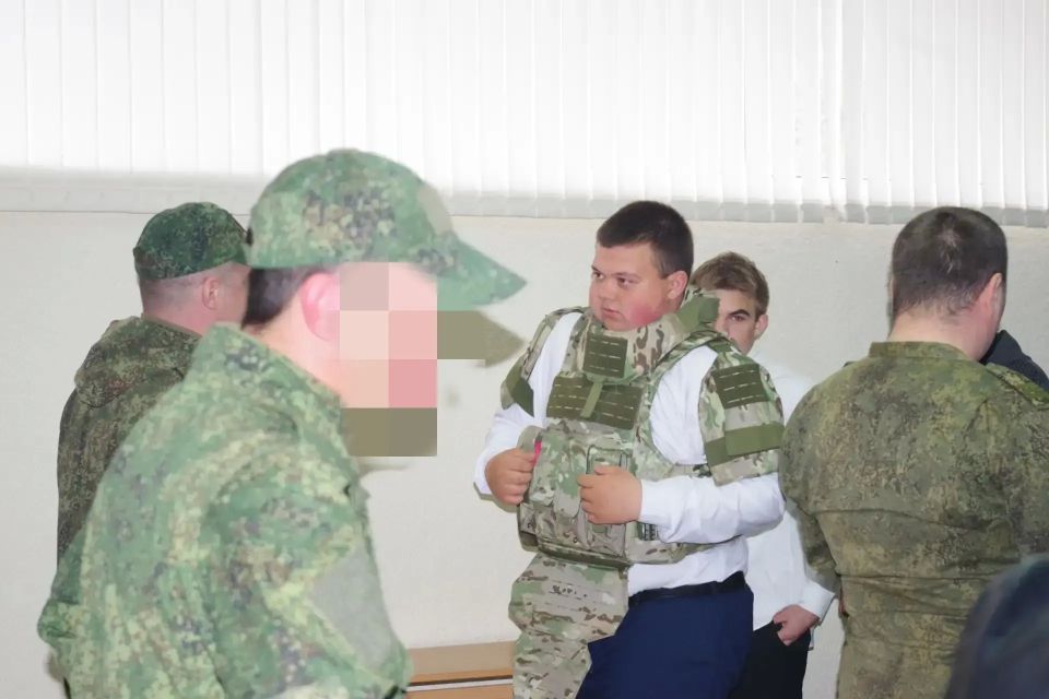 В Славяносербске прошел «День призывника» В Славяносербске прошел «День призывника»