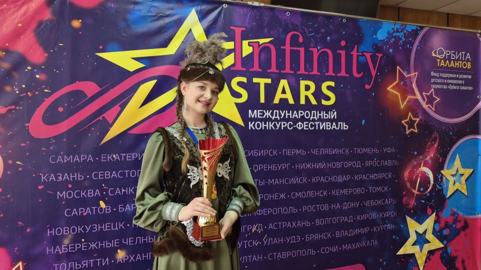 Артисты из поселка Новосветловка покорили сцену международного фестиваля Артисты из поселка Новосветловка покорили сцену международного фестиваля