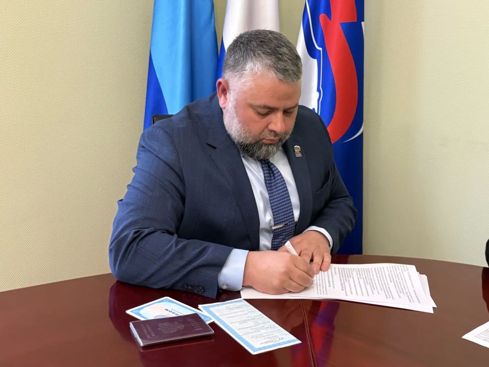 Предприниматель Максим Масленников подал документы для участия в предварительном голосовании Единой России Предприниматель Максим Масленников подал документы для участия в предварительном голосовании Единой России