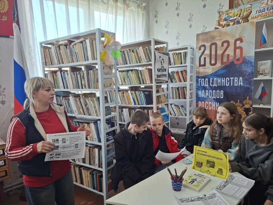В центральной библиотеке им. Г. Сковороды юные читатели и их родители погрузились в мир финансов благодаря интерактивной беседе «Уроки тётушки Совы В центральной библиотеке им. Г. Сковороды юные читатели и их родители погрузились в мир финансов благодаря интерактивной беседе «Уроки тётушки Совы