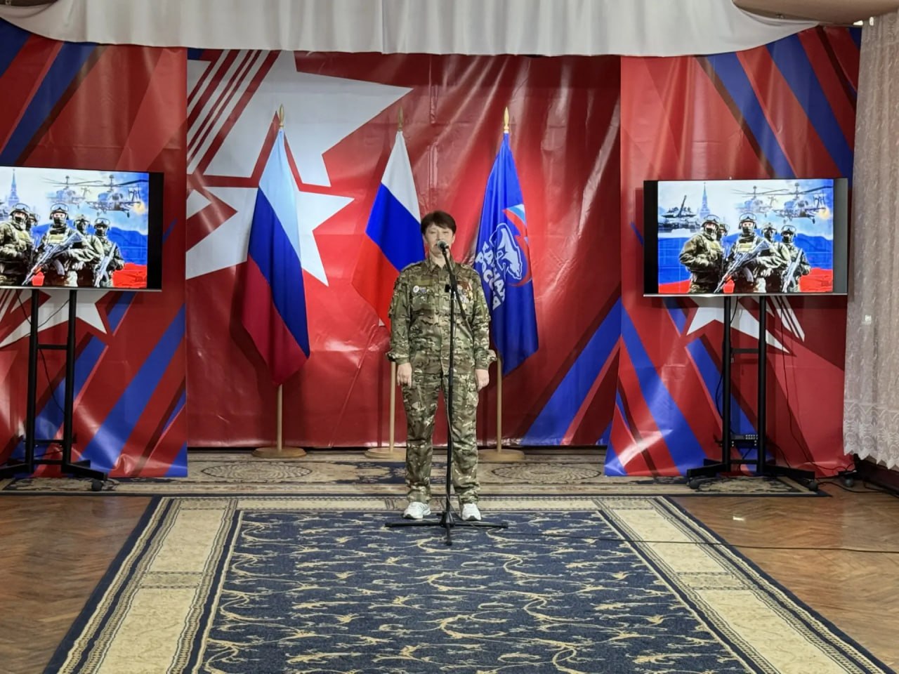 В Красном Луче торжественно проводили призывников на срочную службу В Красном Луче торжественно проводили призывников на срочную службу