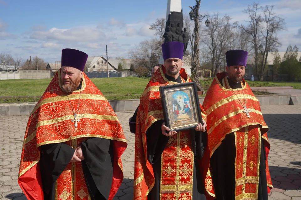 Сегодня в Свердловске состоялся Крестный ход, который объединил верующих со всех уголков нашего муниципалитета Сегодня в Свердловске состоялся Крестный ход, который объединил верующих со всех уголков нашего муниципалитета
