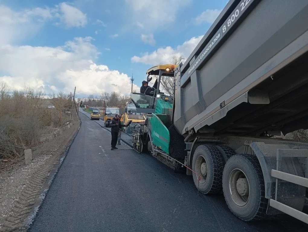 В Новоайдарском округе обновят более 10 км дороги В Новоайдарском округе обновят более 10 км дороги