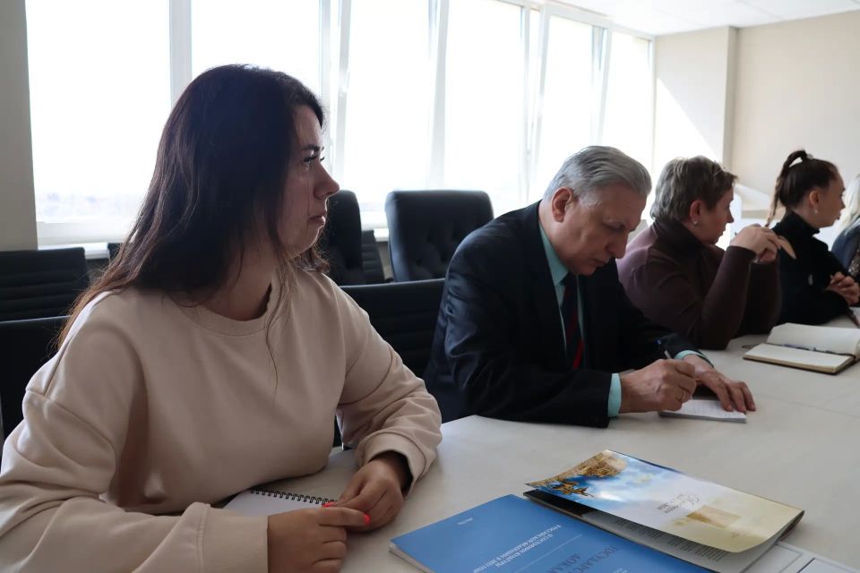 В Минкультуры ЛНР обсудили создание информационного сборника о культуре ЛНР В Минкультуры ЛНР обсудили создание информационного сборника о культуре ЛНР