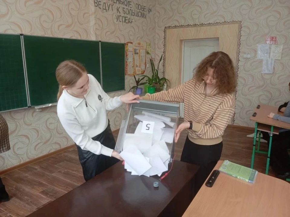 День молодого избирателя в Меловском муниципальном округе День молодого избирателя в Меловском муниципальном округе