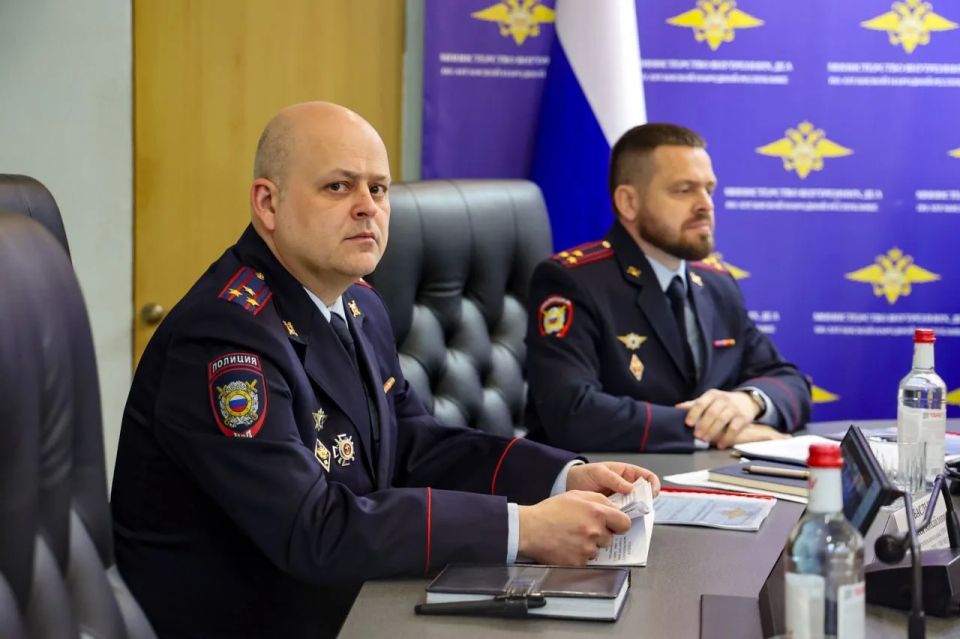 В Управлении по вопросам миграции подвели итоги деятельности за первый квартал года и наградили отличившихся сотрудников В Управлении по вопросам миграции подвели итоги деятельности за первый квартал года и наградили отличившихся сотрудников