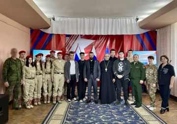 В Красном Луче торжественно проводили призывников на срочную службу