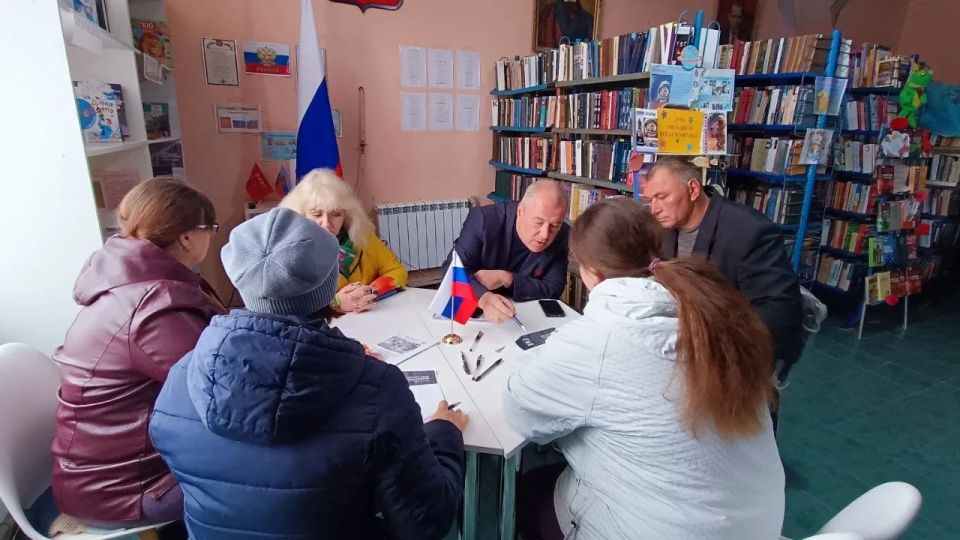 В прифронтовом Кременском районе провели ряд встреч с жителями сёл Булгаковка, Боровеньки, Епифановка и Новая Астрахань В прифронтовом Кременском районе провели ряд встреч с жителями сёл Булгаковка, Боровеньки, Епифановка и Новая Астрахань