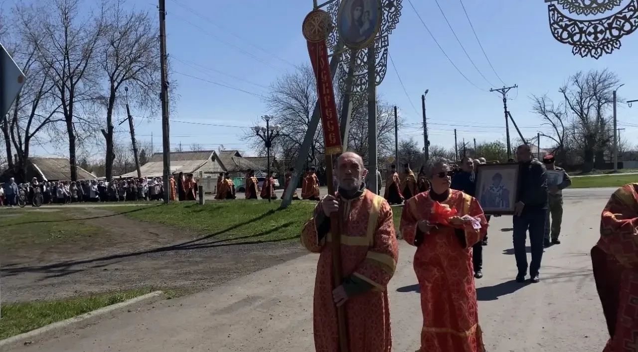 В ЛНР состоялся крестный ход и молебен о мире и благополучии региона В ЛНР состоялся крестный ход и молебен о мире и благополучии региона