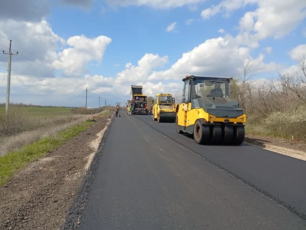В Новоайдарском округе обновят более 10 км дороги В Новоайдарском округе обновят более 10 км дороги