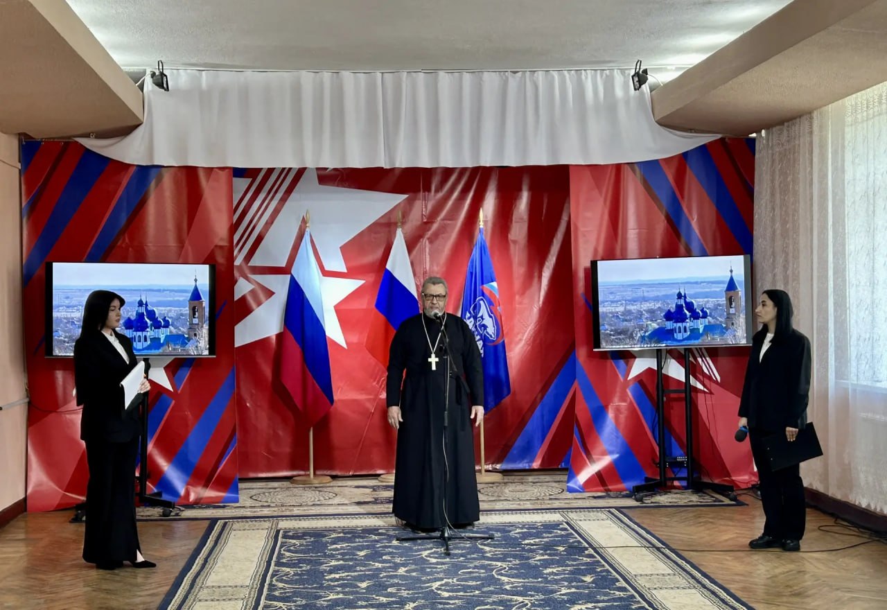 В Красном Луче торжественно проводили призывников на срочную службу В Красном Луче торжественно проводили призывников на срочную службу