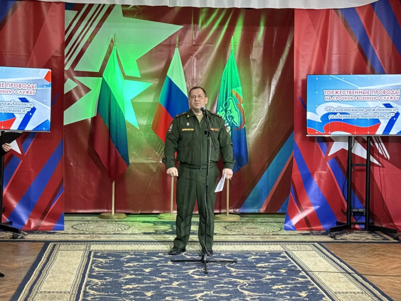 В Красном Луче торжественно проводили призывников на срочную службу В Красном Луче торжественно проводили призывников на срочную службу