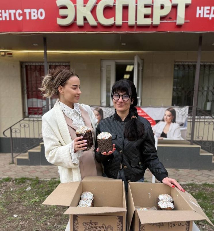 В канун Пасхи в одном из самых многолюдных районов города царило особое настроение, улыбки и оживление В канун Пасхи в одном из самых многолюдных районов города царило особое настроение, улыбки и оживление