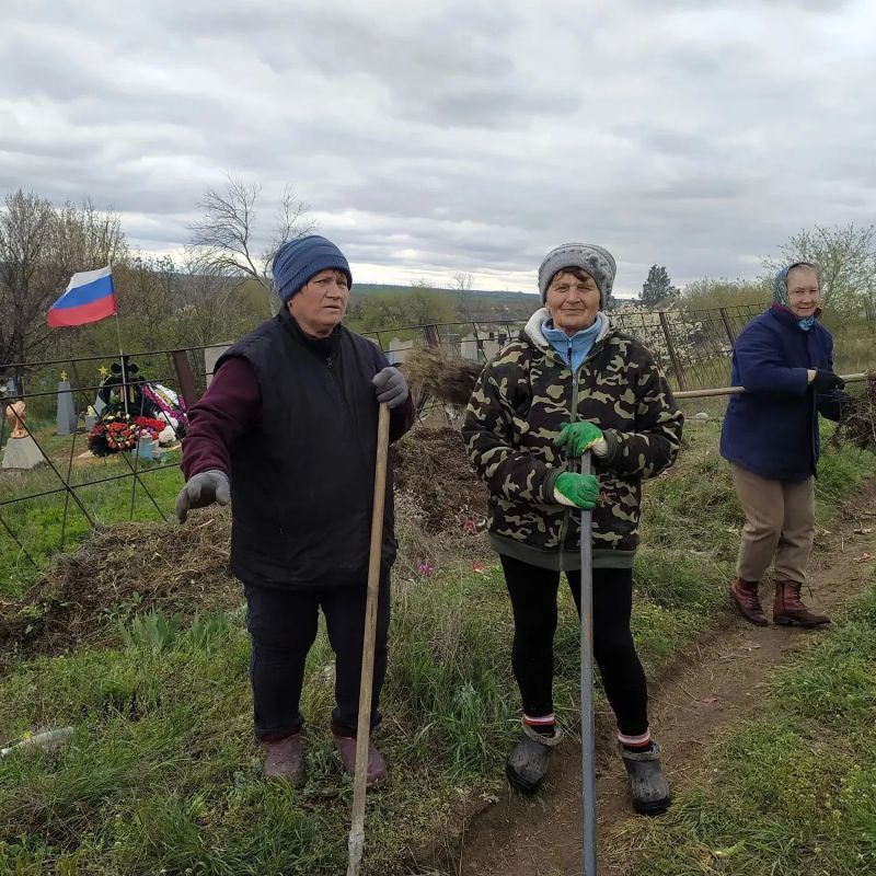 15 апреля 2026 года, в преддверии поминального дня Красная горка, по инициативе участников специальной военной операции и Совета ветеранов был проведен субботник по благоустройству территории кладбища в селе Хорошее 15 апреля 2026 года, в преддверии поминального дня Красная горка, по инициативе участников специальной военной операции и Совета ветеранов был проведен субботник по благоустройству территории кладбища в селе Хорошее