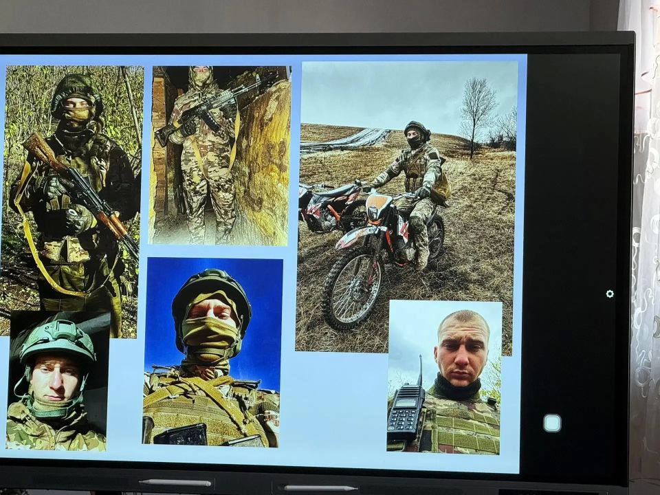 В Брянке открыли Парту Героя в честь участника СВО Андрея Жеглова В Брянке открыли Парту Героя в честь участника СВО Андрея Жеглова