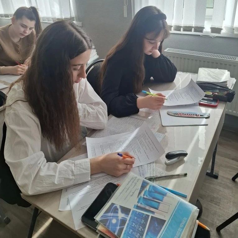 В Красном Луче прошёл Избирательный диктант ко Дню молодого избирателя В Красном Луче прошёл Избирательный диктант ко Дню молодого избирателя