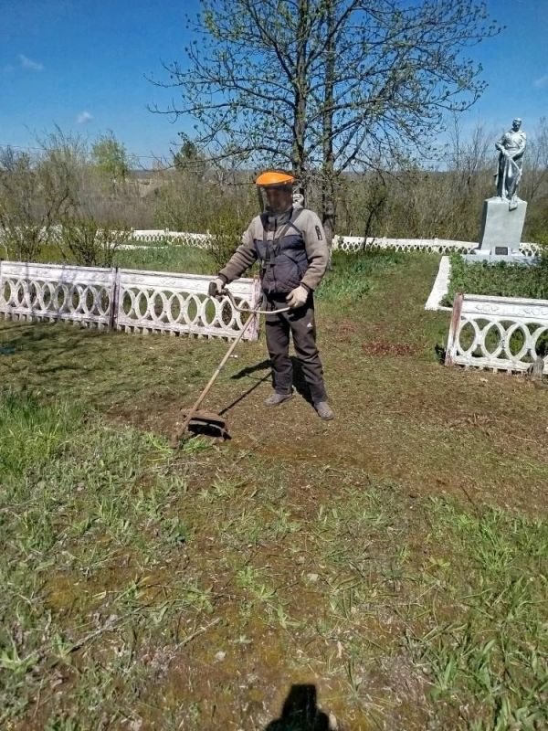 В поселке Изварино провели субботник В поселке Изварино провели субботник