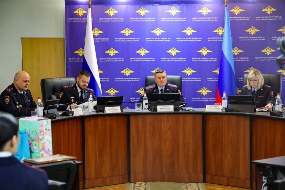 В Управлении по вопросам миграции подвели итоги деятельности за первый квартал года и наградили отличившихся сотрудников В Управлении по вопросам миграции подвели итоги деятельности за первый квартал года и наградили отличившихся сотрудников