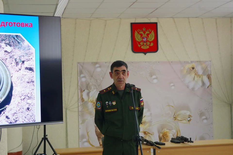 В Славяносербске прошел «День призывника» В Славяносербске прошел «День призывника»
