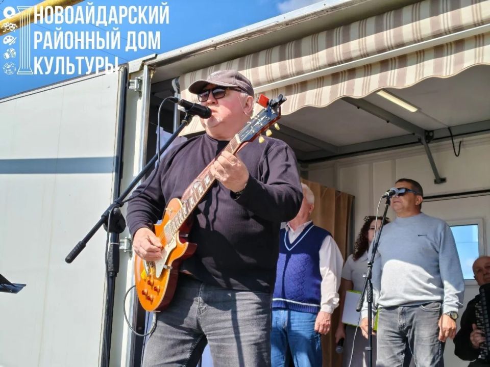 «Между небом и землёй»: праздничный концерт ко Дню космонавтики «Между небом и землёй»: праздничный концерт ко Дню космонавтики