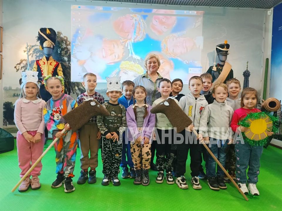 Для воспитанников детского сада «Теремок» в Станице Луганской провели музейное занятие «Игры народов мира» Для воспитанников детского сада «Теремок» в Станице Луганской провели музейное занятие «Игры народов мира»