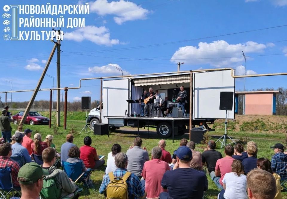 «Между небом и землёй»: праздничный концерт ко Дню космонавтики «Между небом и землёй»: праздничный концерт ко Дню космонавтики
