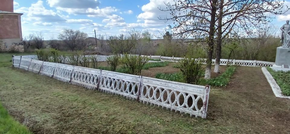 В поселке Изварино провели субботник В поселке Изварино провели субботник