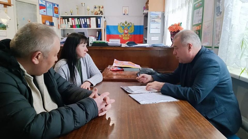 В прифронтовом Кременском районе провели ряд встреч с жителями сёл Булгаковка, Боровеньки, Епифановка и Новая Астрахань В прифронтовом Кременском районе провели ряд встреч с жителями сёл Булгаковка, Боровеньки, Епифановка и Новая Астрахань