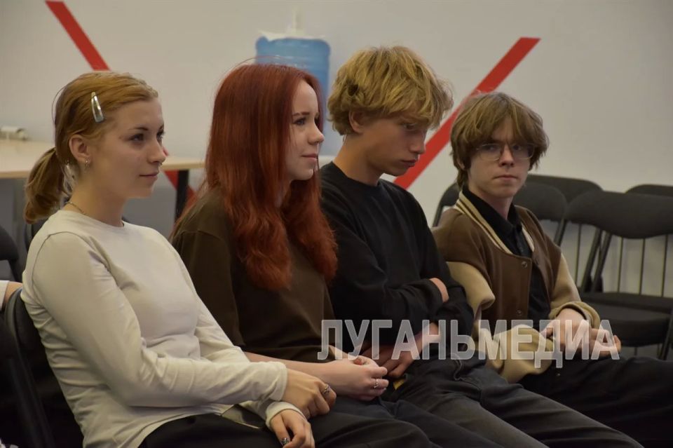 В Алчевске прошло мероприятие для школьников «Диалог с героями» В Алчевске прошло мероприятие для школьников «Диалог с героями»