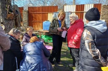 Мобильный офис «Энергосбыт Луганск» провел выездную работу для граждан, проживающих в поселке Нагорном